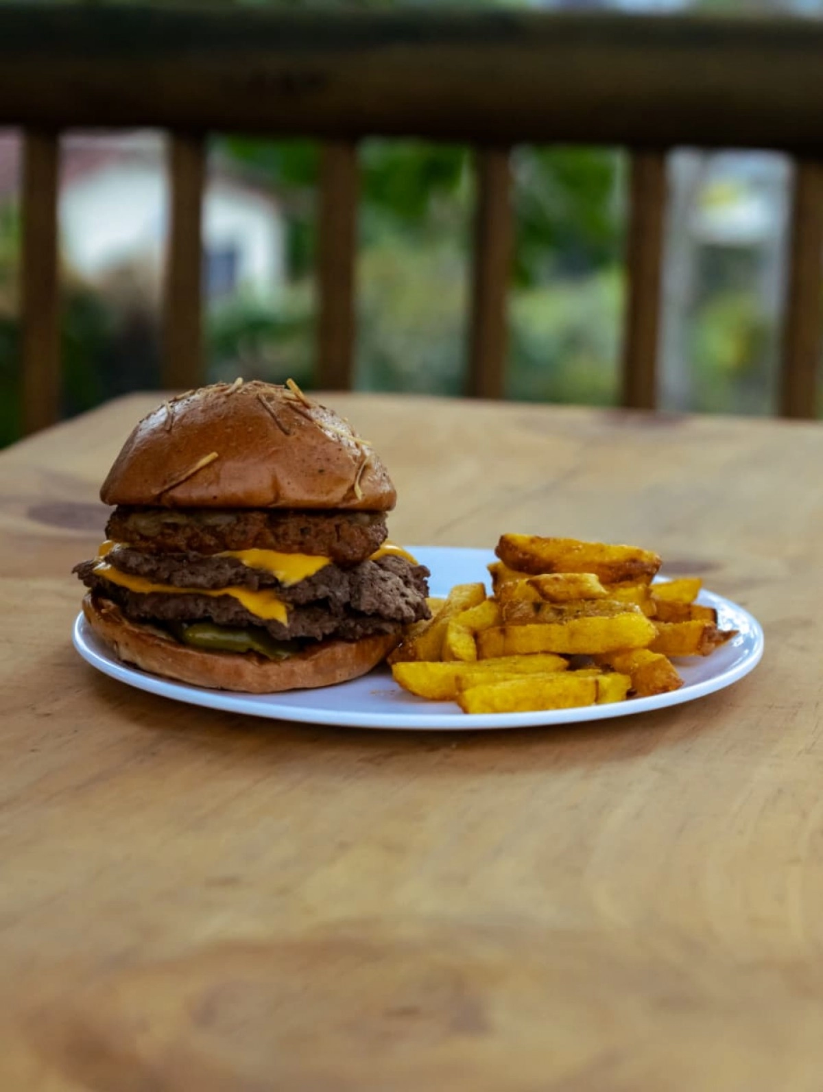 CHILI BURGER
